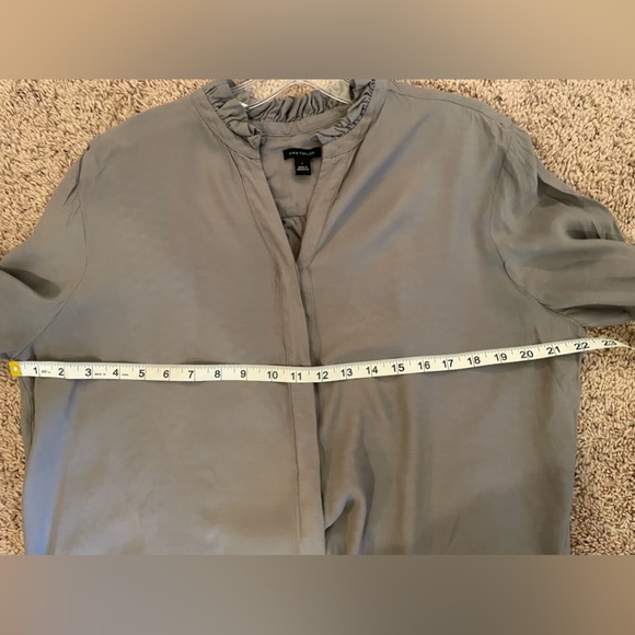 Loft Gray blouse with ruffle at neck and wrists L - Picture 4 of 6